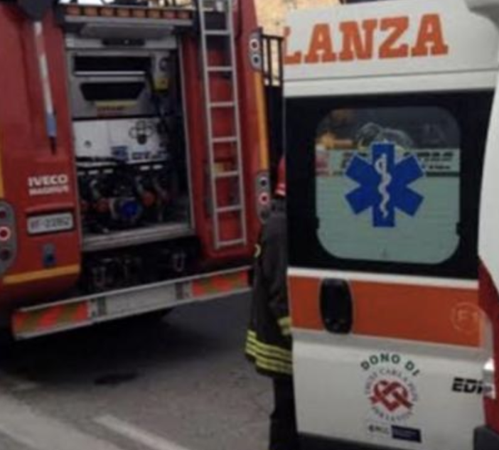Si schianta con l'auto contro un mezzo pesante: gravissimo 19enne a Solaro