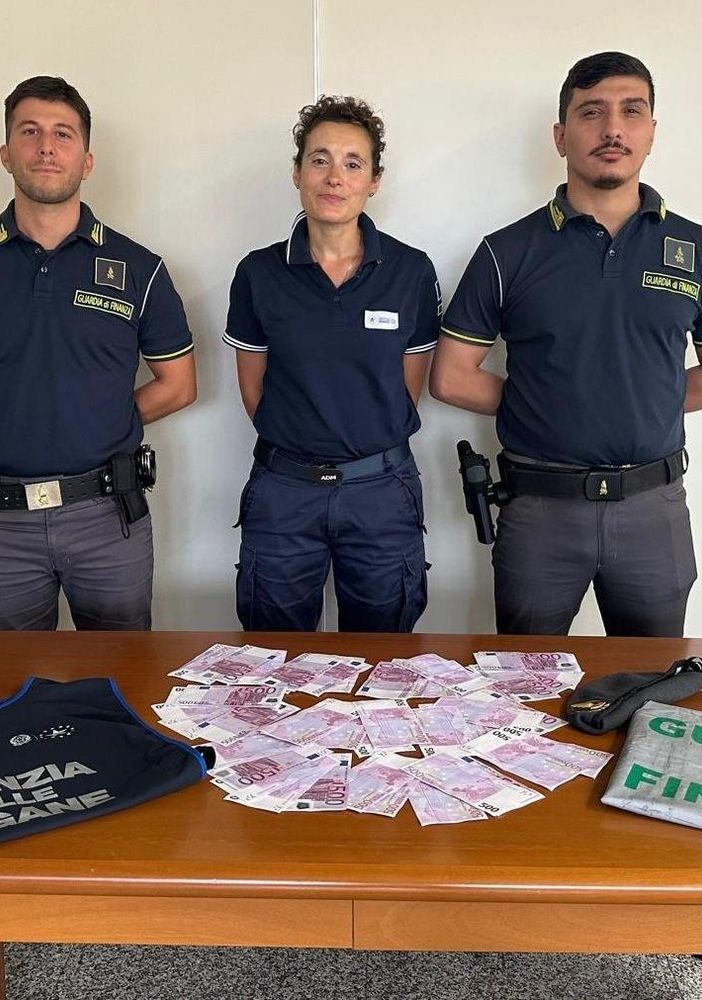 In dogana con 70mila euro in contanti. Due donne del Qatar scoperte dalla Finanza