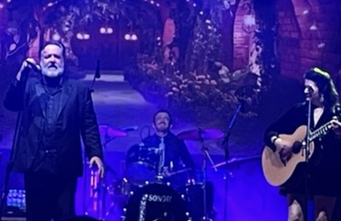 FOTO. Russell Crowe fa impazzire i Giardini Estensi: «Questa sera sono italiano»