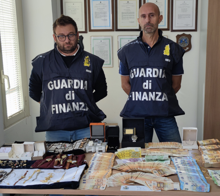 Contrabbando di orologi di lusso. Maxi sequestro della Finanza a Malpensa