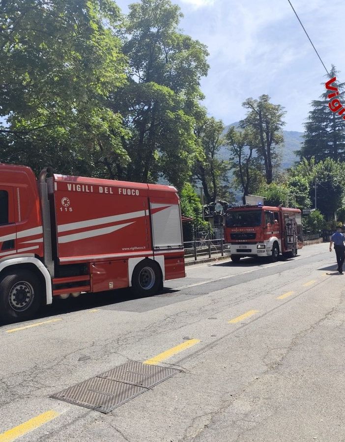 I vigili del fuoco sul luogo dell'incendio