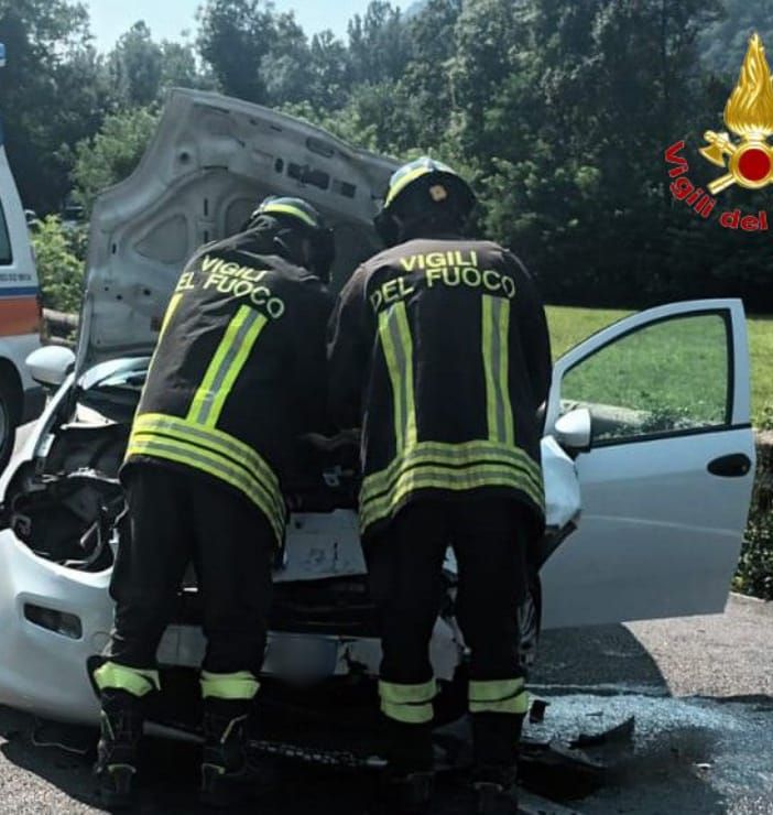 FOTO. Scontro sulla 394 a Rancio Valcuvia: due ragazzi feriti, grave un 72enne