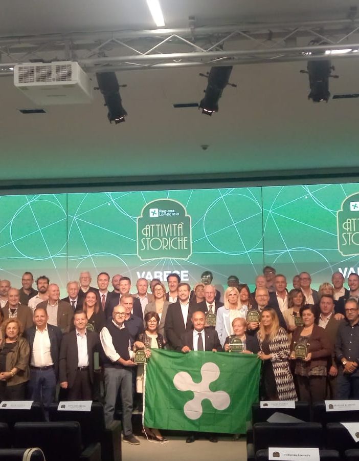A Ville Ponti premiati 54 nuovi negozi storici della provincia: «Grazie per il lavoro che fate»