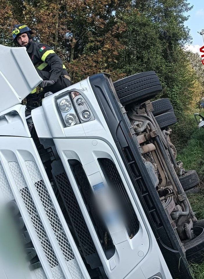 Il camion ribaltato