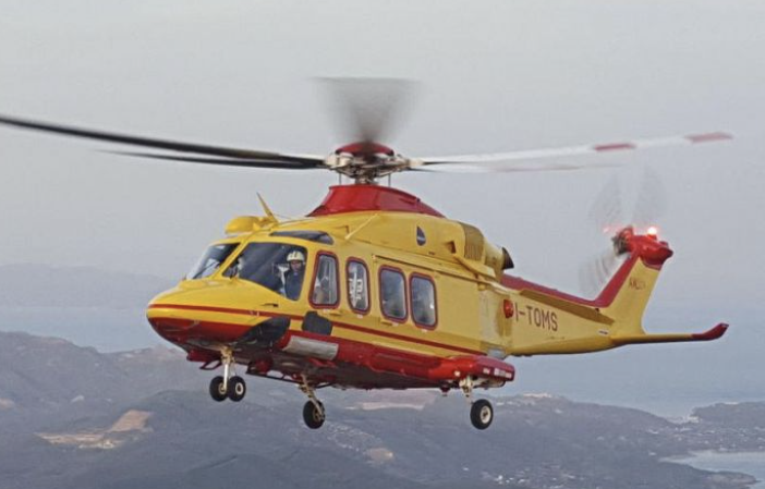 Scontro tra un'auto e una moto, paura per un diciottenne: in volo l'elisoccorso
