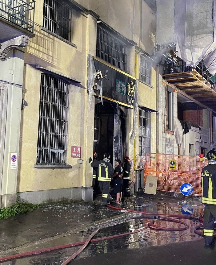Incendio in via Cantoni a Milano, muoiono tre giovani