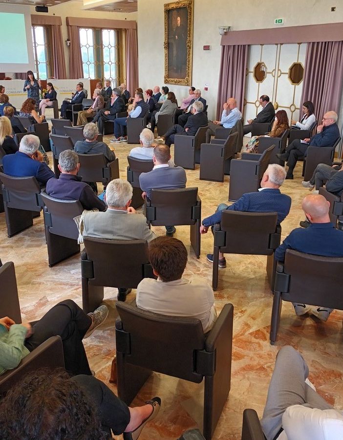 Il futuro è partecipazione attiva: professionisti in assemblea contro la tendenza a isolarsi come gli Hikikomori