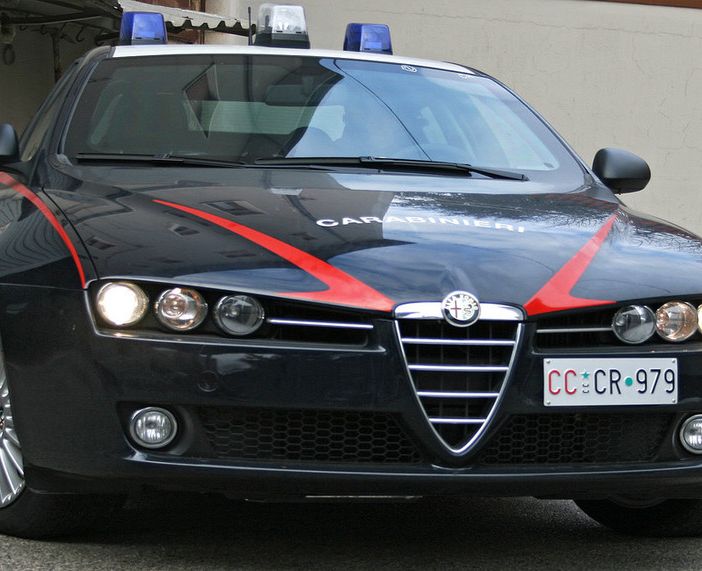 Spari e tentato omicidio a Caravate, i carabinieri arrestano due persone