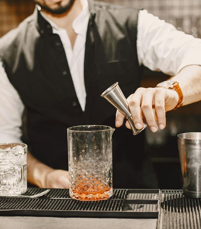 Come scegliere il bancone barman perfetto per il tuo locale: un equilibrio tra estetica e funzionalità