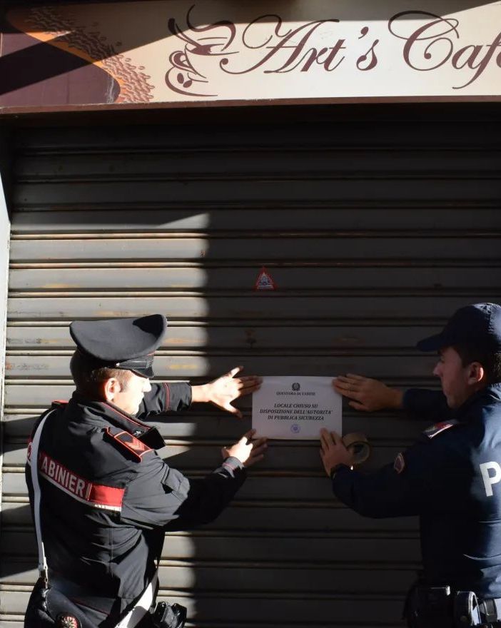 Avventori ubriachi e molesti, extracomunitari irregolari e pregiudicati: bar in centro a Saronno chiuso per 30 giorni