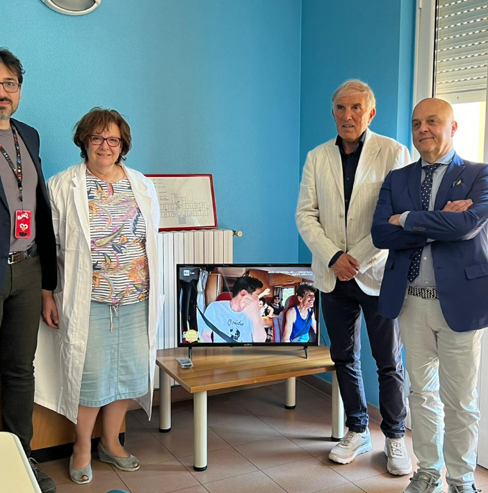 Il Circolo della Bontà dona 64 televisori all’Ospedale di Tradate