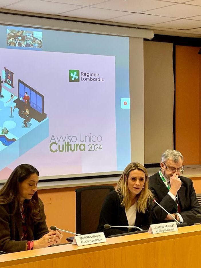 L'assessora Francesca Caruso in mezzo a Sabrina Sammuri e Mario Visconti
