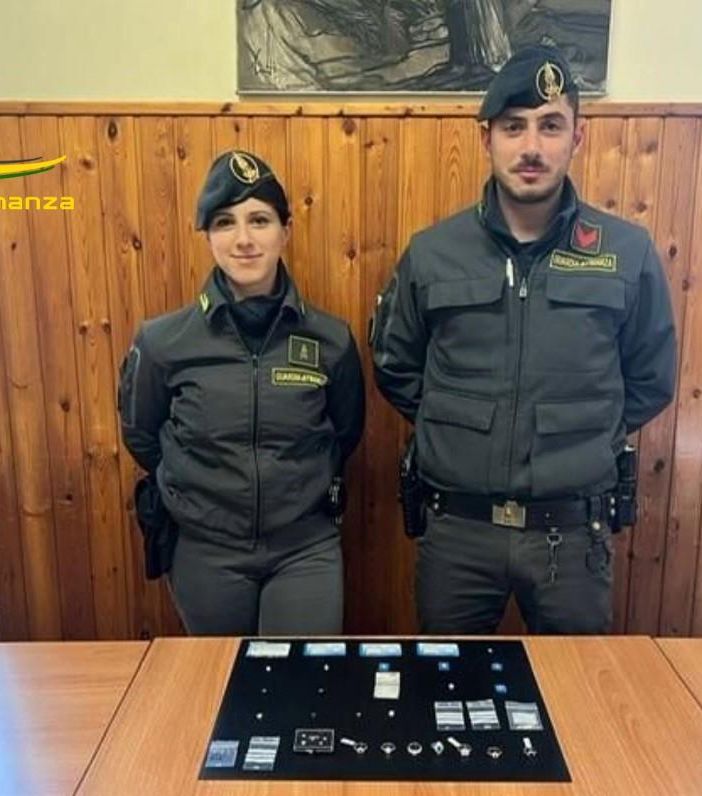 Trovati con diamanti e denaro, la Guardia di Finanza intensifica i controlli ai valichi comaschi