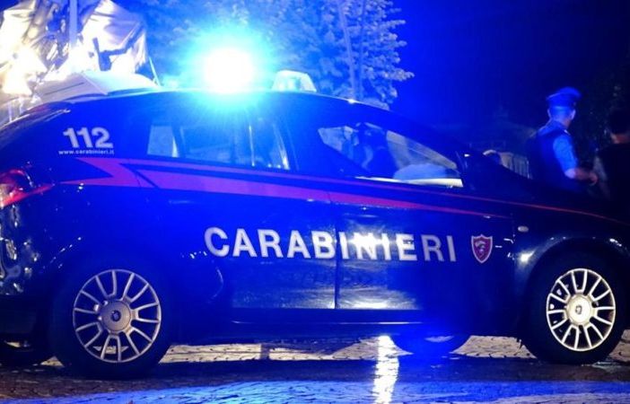 Giovane donna tenta di togliersi la vita, salvata dai carabinieri e dai vigili del fuoco di Luino