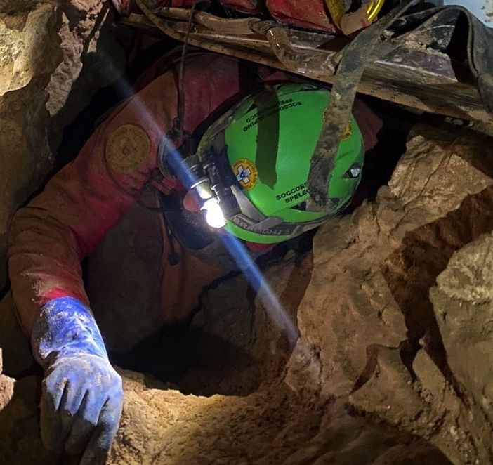 FOTO. Soccorso alpino speleologico, esercitazione a 360 metri di profondità al Campo dei Fiori