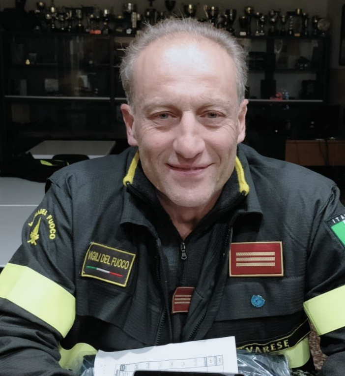 A riposo dopo quasi 40 anni di lavoro. I vigili del fuoco di Varese salutano il capo reparto Coppola