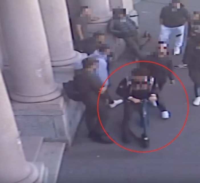 Studente aggredito e rapinato davanti a scuola, presi altri due membri della baby gang