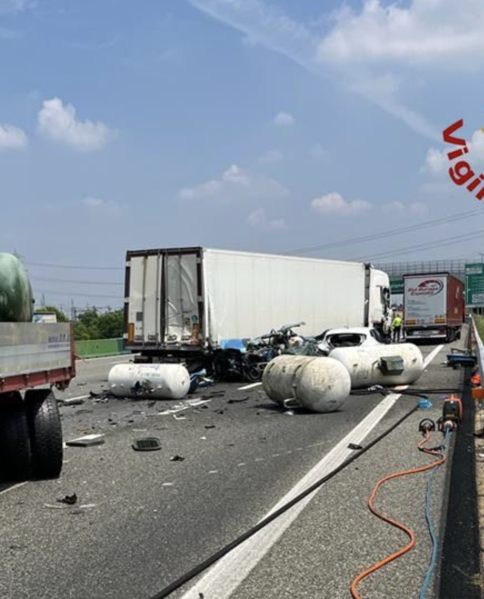 Schianto mortale in autostrada: due morti e tre feriti tra Rho e la barriera di Milano Ghisolfa