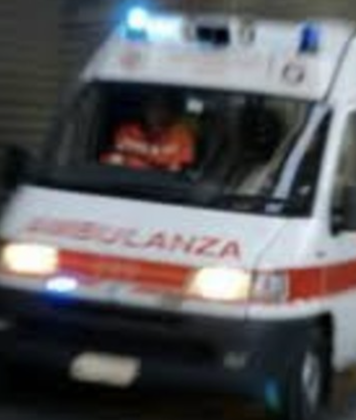 Scontro tra un'auto e una moto a Venegono Inferiore: paura per un uomo di 45 anni