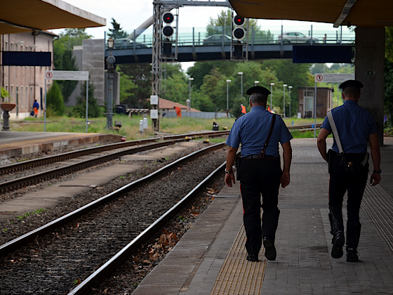 Bivacchi in stazione, scattano i controlli dei carabinieri: quattro giovani allontanati