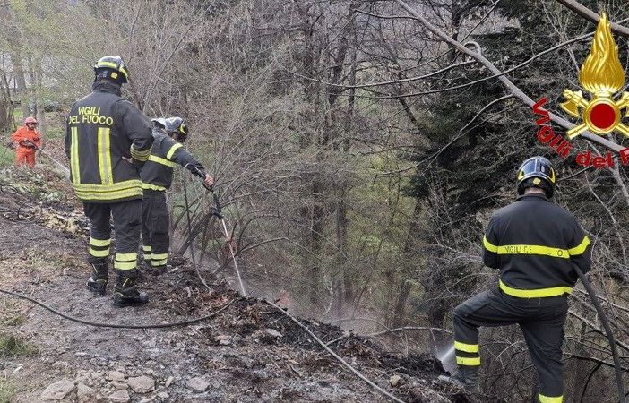 Turista milanese provoca un incendio in un bosco nel Vco: denunciato