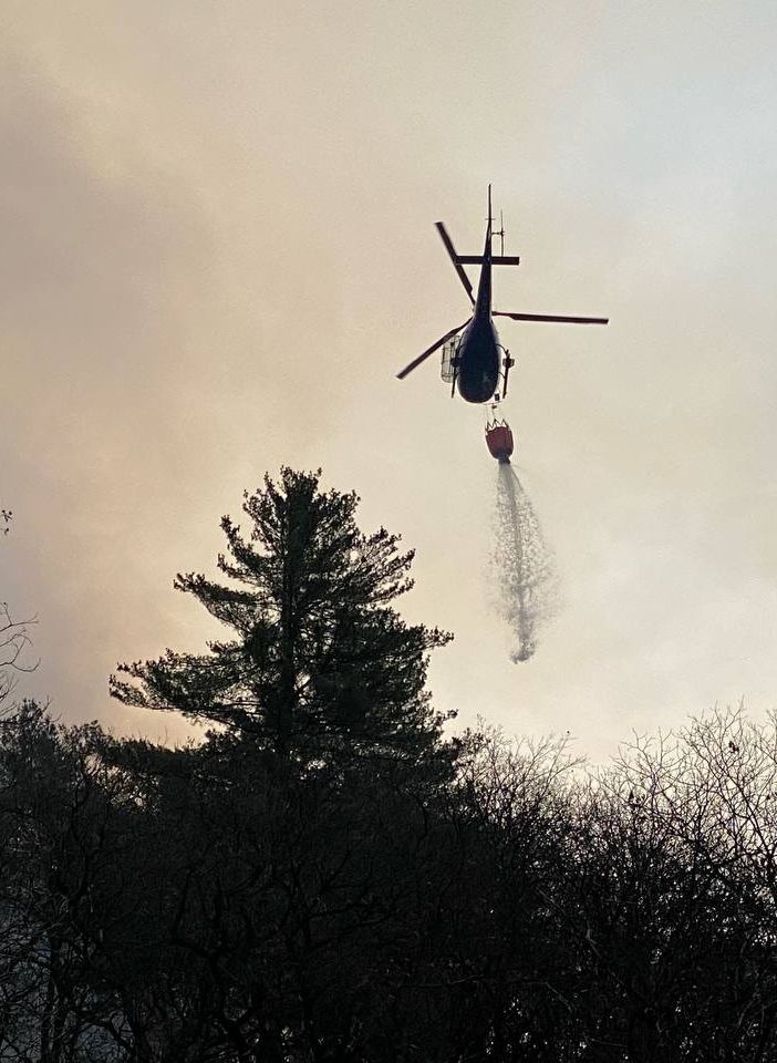 La notte non ridà ossigeno all'incendio: nessun fronte attivo delle fiamme a Montegrino Valtravaglia