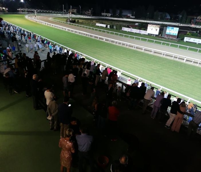 Tutta Varese stasera abbraccia il suo Gran Premio che compie 70 anni. Ippodromo vestito a festa con ingresso gratuito