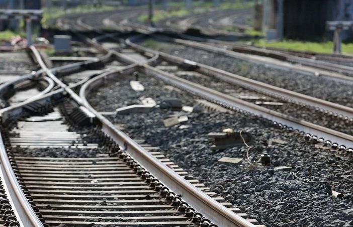 Operaio colpito da un mezzo ferroviario mentre lavora sui binari: soccorsi in azione a Gallarate