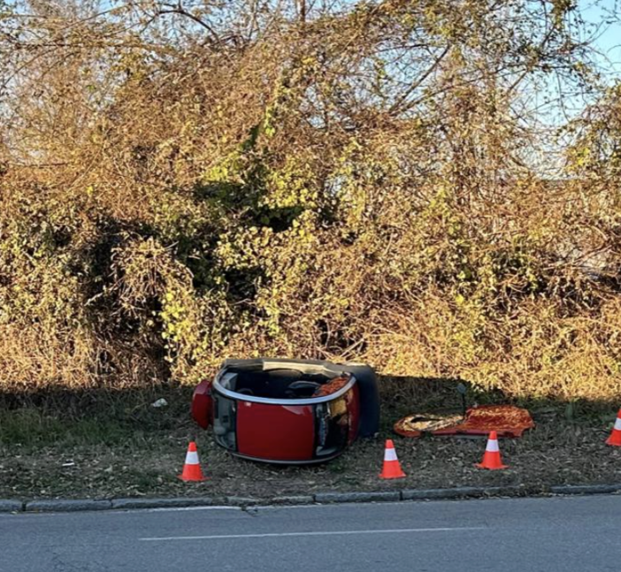 Busto, scooter cabinato si ribalta dietro al cimitero: paura per una donna di 88 anni