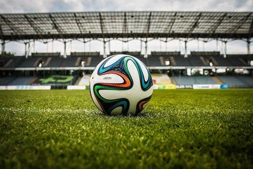 Calcio, Roma- Empoli: Tommy Abraham segna ed un tifoso riesce a raggiungerlo ai festeggiamenti