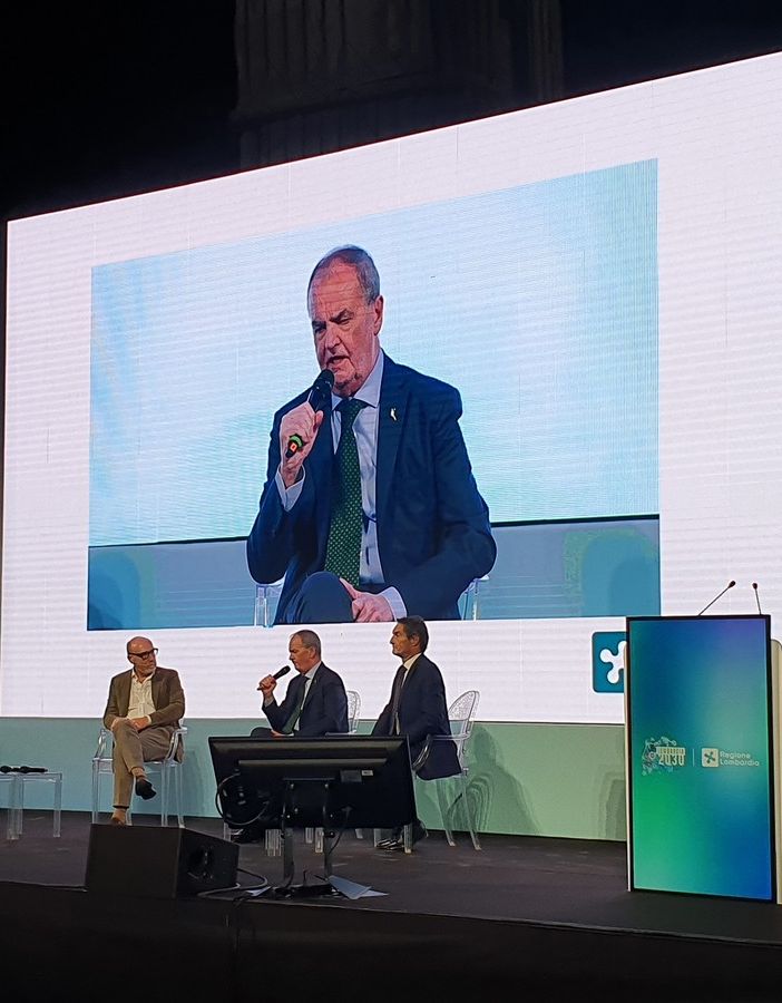 Il ministro Calderoli a un evento di Regione Lombardia