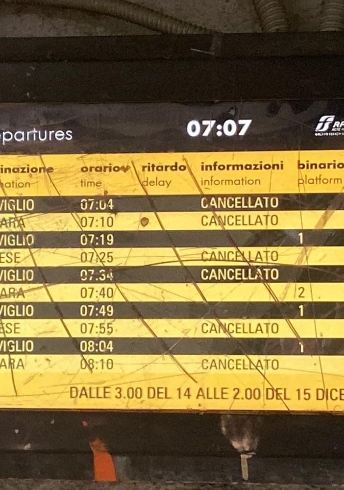 Foto tratta dalla pagina Facebook &quot;Pendolari Trenord&quot;