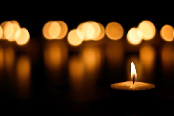 Una candela e una camminata contro la guerra 