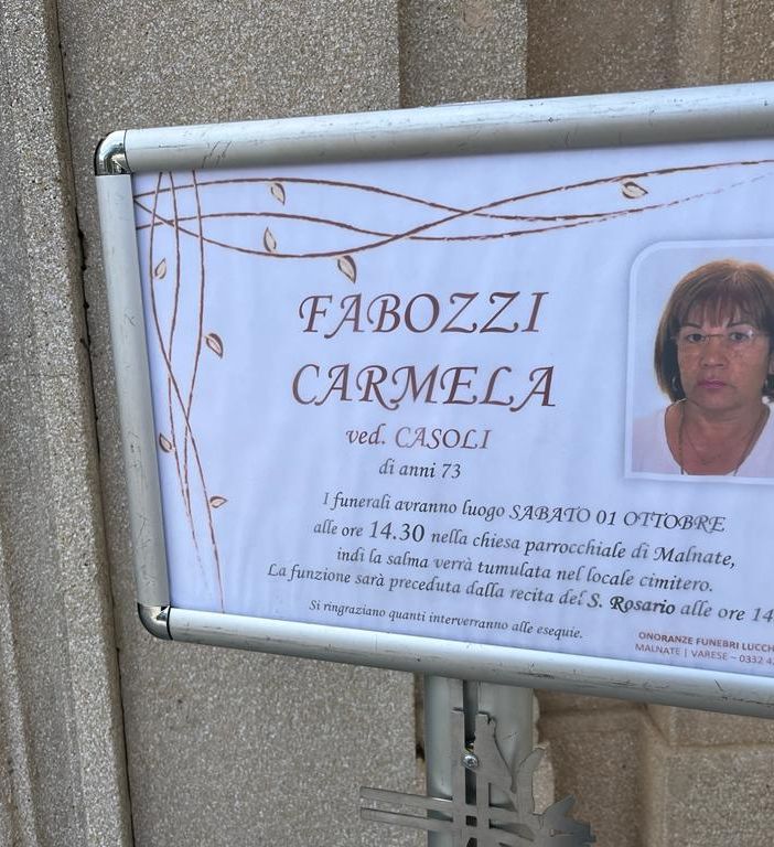 Rose bianche e rosse per l'addio a Carmela Fabozzi: «Tutto questo dolore non abbia il sopravvento sulla speranza»