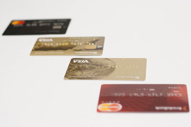 Educazione finanziaria: la differenza fra carta di credito e carta di debito