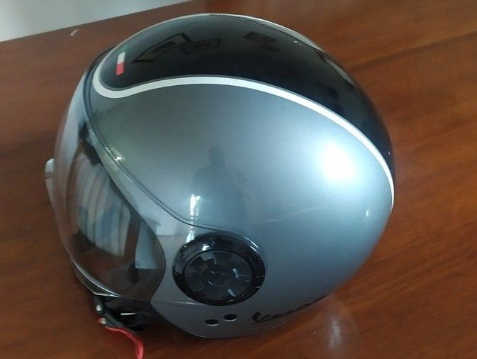 «Ho trovato casco da moto, cerco proprietario»