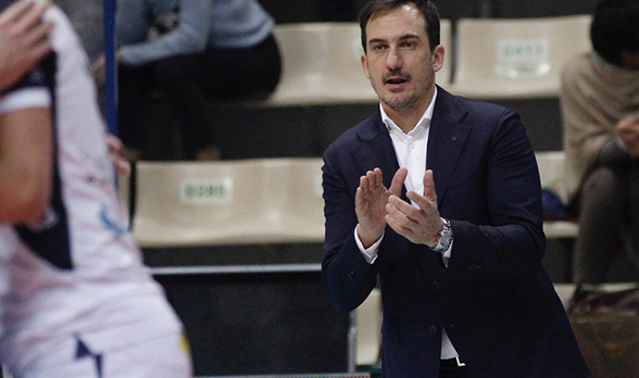 Uyba no-stop: una parte del gruppo al lavoro in palestra con Juan Manuel Cichello