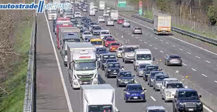Le code conseguenti all'incidente viste dalle webcam di Autostrade per l'Italia
