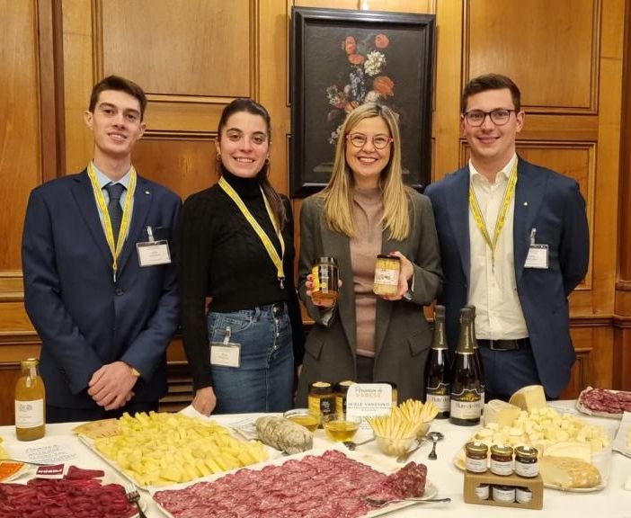 Aperitivo a base di prodotti tipici varesini alla Camera