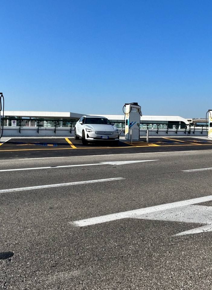 Anche a Malpensa le colonnine di ricarica ultrafast
