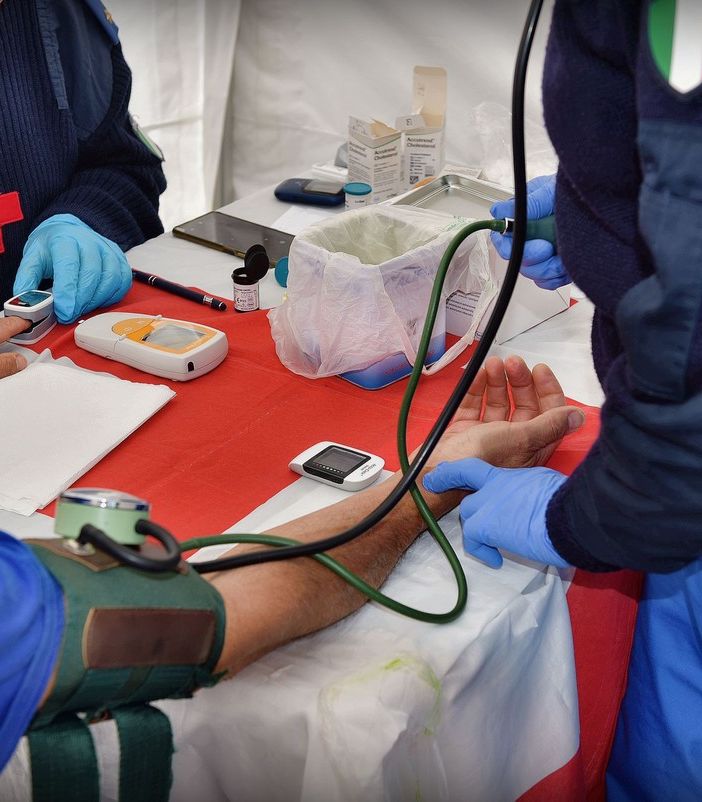 Ambulatorio mobile e screening gratuiti: la Cri in piazza Monte Grappa a Varese