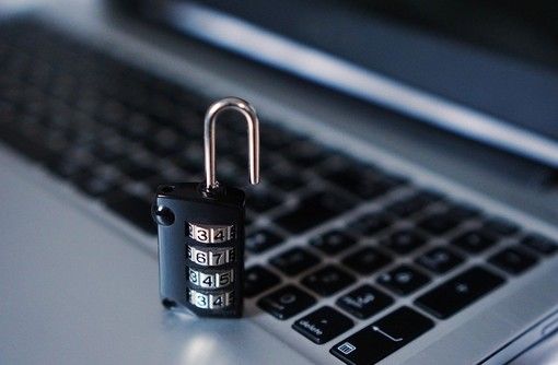 Come un professionista di cybersecurity protegge il mondo digitale