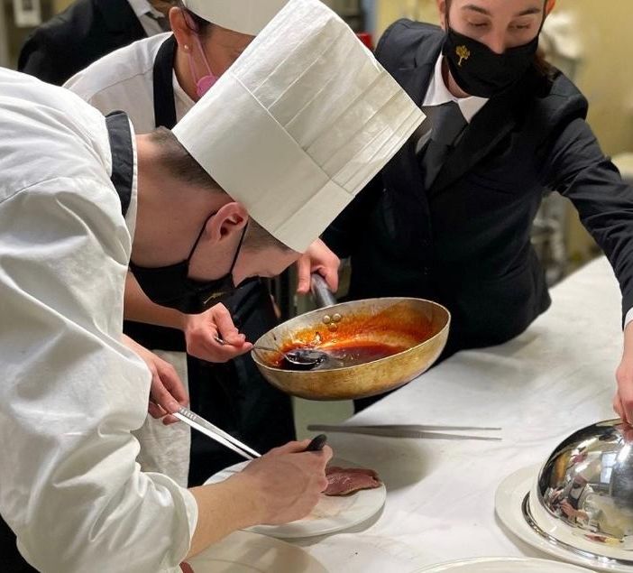Al De Filippi è il giorno di “MasterDef”: sfida tra scuole alberghiere con in palio borse di studio. «L'alta formazione &quot;libera&quot; talento e passione»