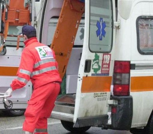 Scontro auto-moto a Vedano Olona, due persone ferite