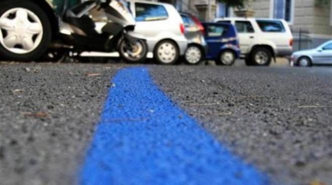 Tariffe ridotte e zone a sosta breve, mozione in consiglio per rivedere il piano dei parcheggi