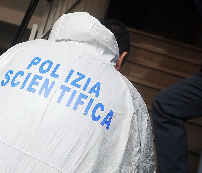 Cadavere di una donna trovato in un container: è omicidio