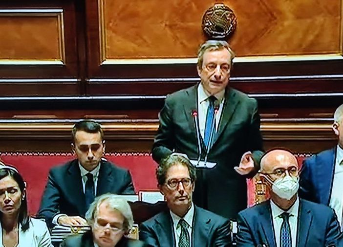 Crisi di governo, Draghi tiene il punto nella replica: «Siete voi che decidete, quindi niente richieste di pieni poteri»