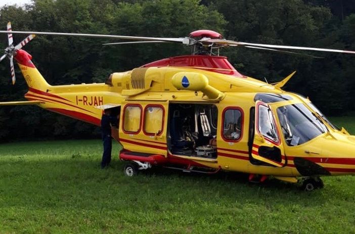 Bimbo di 4 anni investito da un furgone: trasportato in ospedale con l'elisoccorso in codice rosso