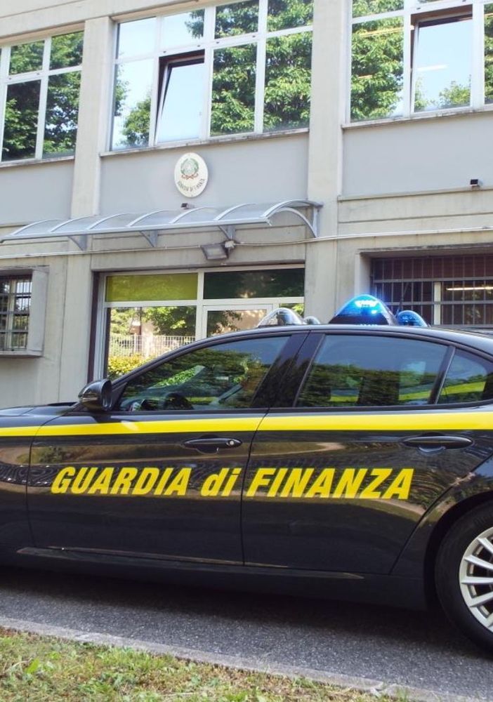 Finto cieco sorpreso al volante insieme a un altro falso invalido: arrestati per truffa. I due avevano anche il reddito di cittadinanza