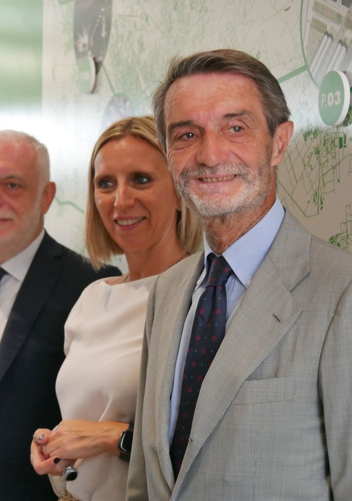 Fontana a Busto per “Fili: la Lombardia tesse il suo futuro”
